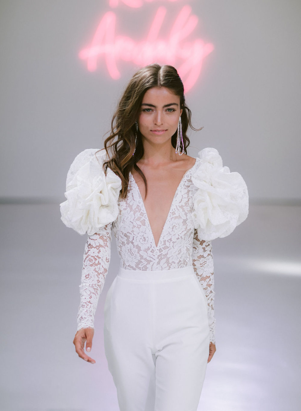 Rime Arodaky Défilé 2020 - Stardust - Blog Mariage Madame C Rime Arodaky Défilé 2020 - Stardust - Blog Mariage Madame C