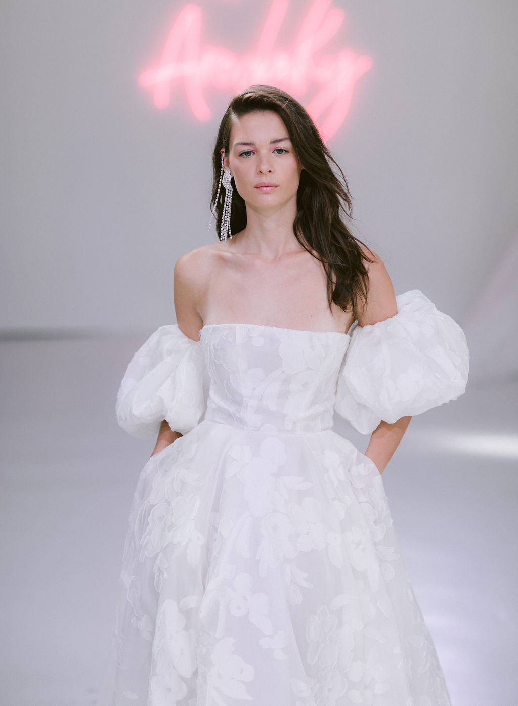 Rime Arodaky Défilé 2020 - Stardust - Blog Mariage Madame C Rime Arodaky Défilé 2020 - Stardust - Blog Mariage Madame C