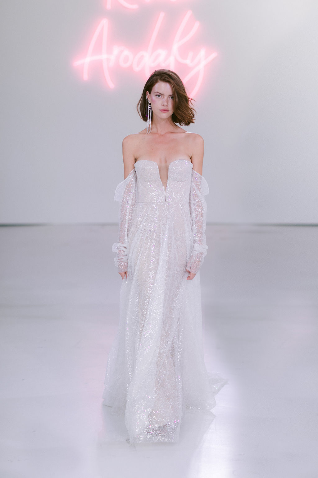 Rime Arodaky Défilé 2020 - Stardust - Blog Mariage Madame C Rime Arodaky Défilé 2020 - Stardust - Blog Mariage Madame C