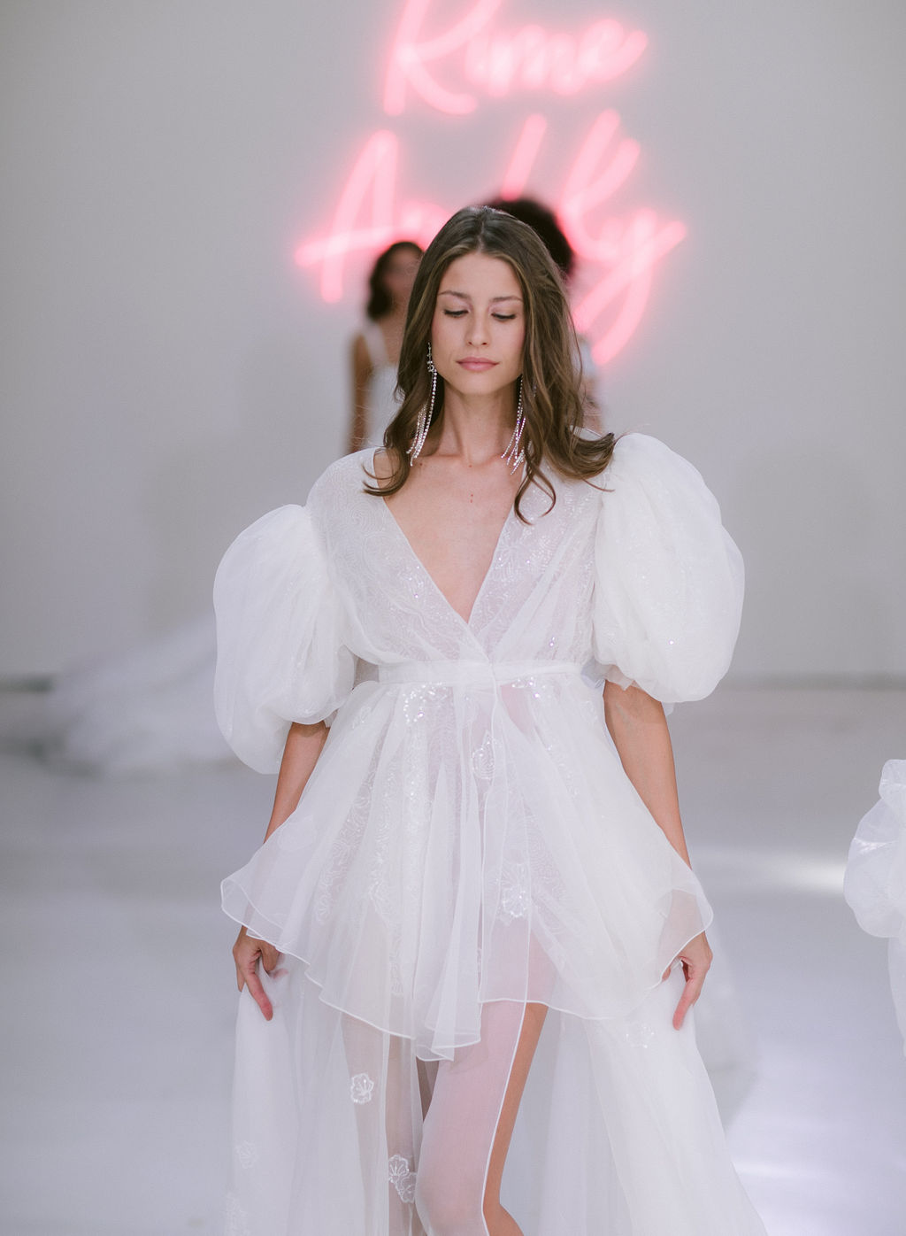 Rime Arodaky Défilé 2020 - Stardust - Blog Mariage Madame C Rime Arodaky Défilé 2020 - Stardust - Blog Mariage Madame C