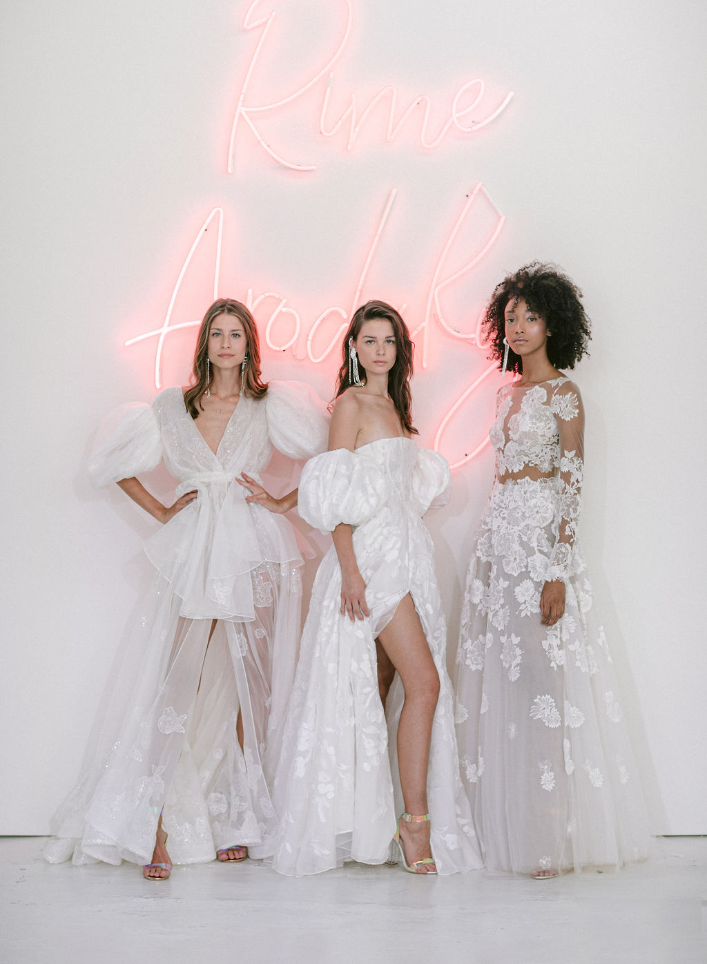 Rime Arodaky Défilé 2020 - Stardust - Blog Mariage Madame C Rime Arodaky Défilé 2020 - Stardust - Blog Mariage Madame C