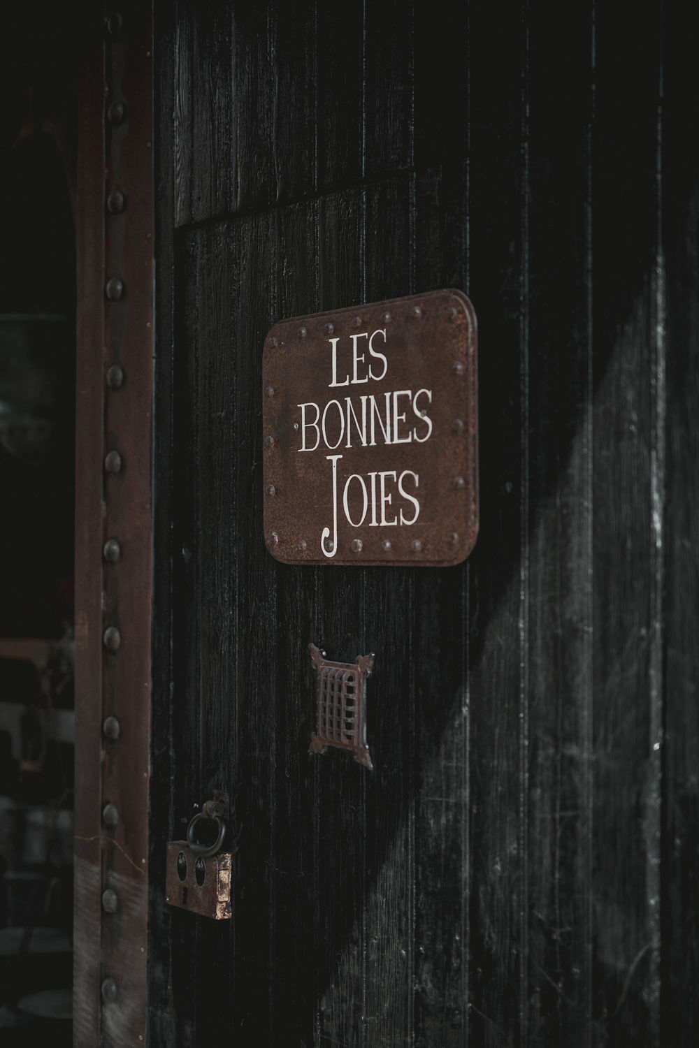 Mariage industriel aux Bonnes Joies - Lisa + Guillaume - Blog Mariage Madame C