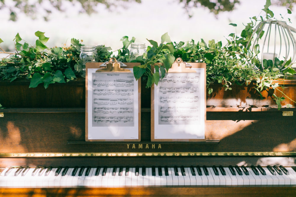 Mariage romantique aux Domaines de Patras - Camille + Julien - Blog Mariage Madame C