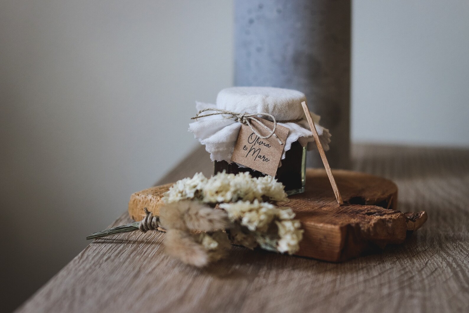 La Fabrique des Jolis mots - Petit pot de confiture + petite spatule - Blog Mariage Madame C Petit pot de confiture la fabrique des jolis mots