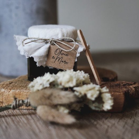 La Fabrique des Jolis mots - Petit pot de confiture + petite spatule - Blog Mariage Madame C Petit pot de confiture la fabrique des jolis mots