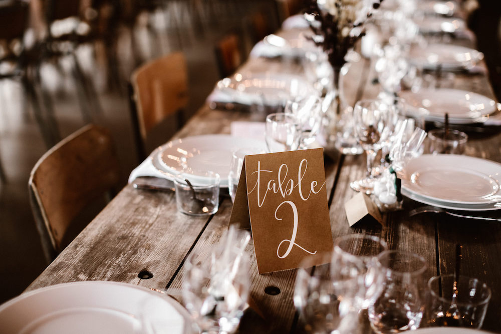 Mariage industriel aux Bonnes Joies - Charlotte + Dean - Blog Mariage Madame C