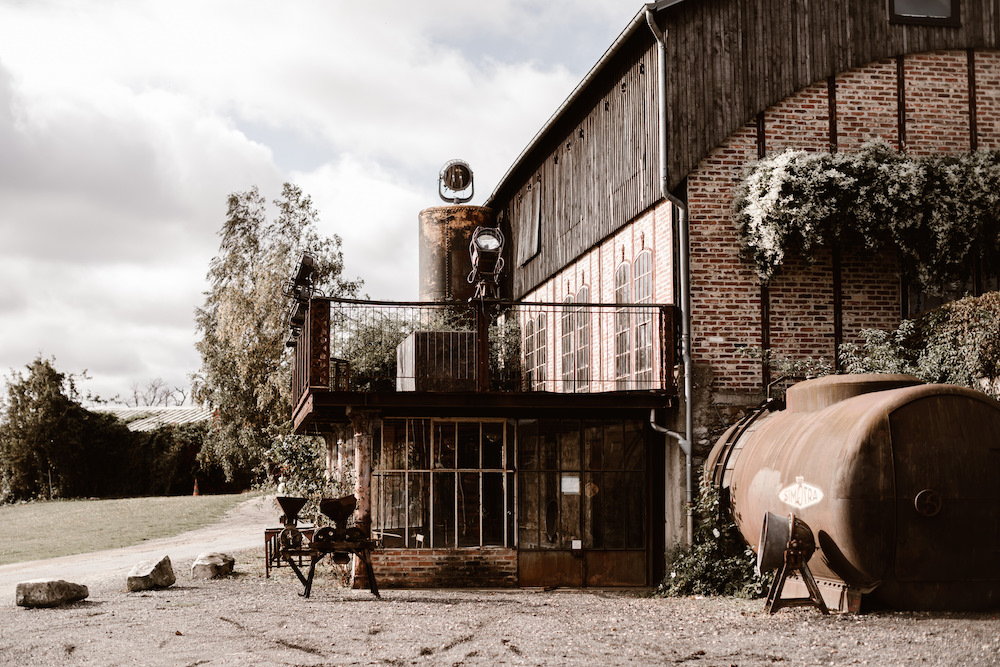 Mariage industriel aux Bonnes Joies - Charlotte + Dean - Blog Mariage Madame C