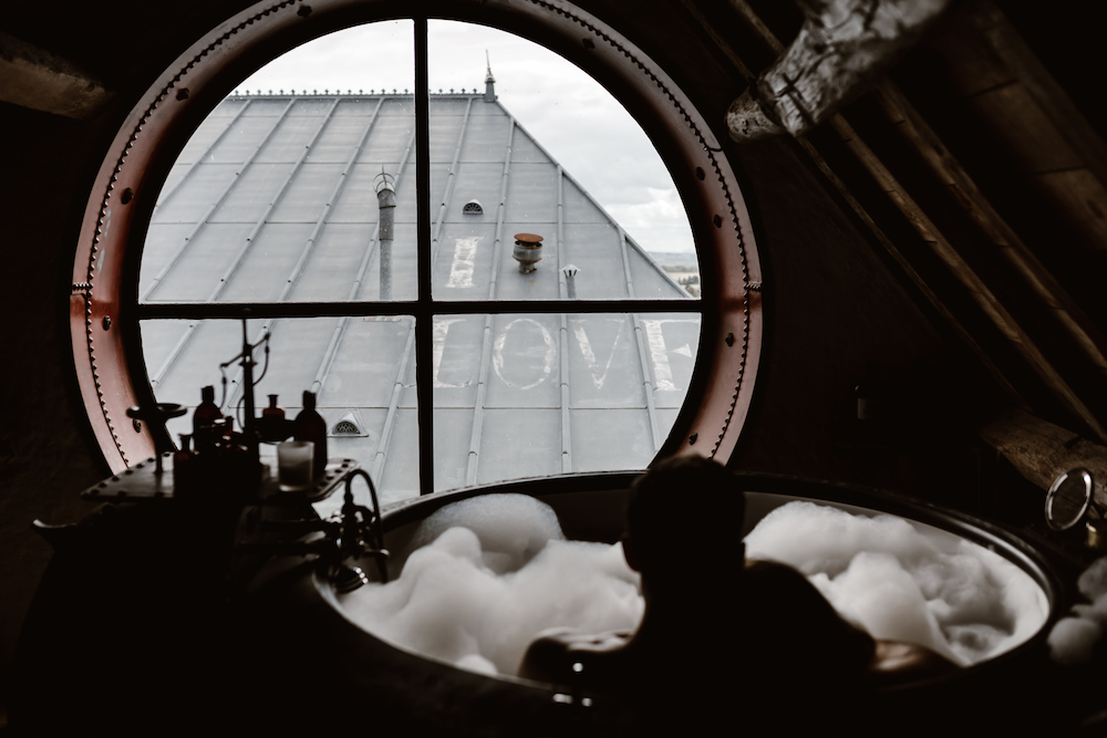 Mariage industriel aux Bonnes Joies - Charlotte + Dean - Blog Mariage Madame C