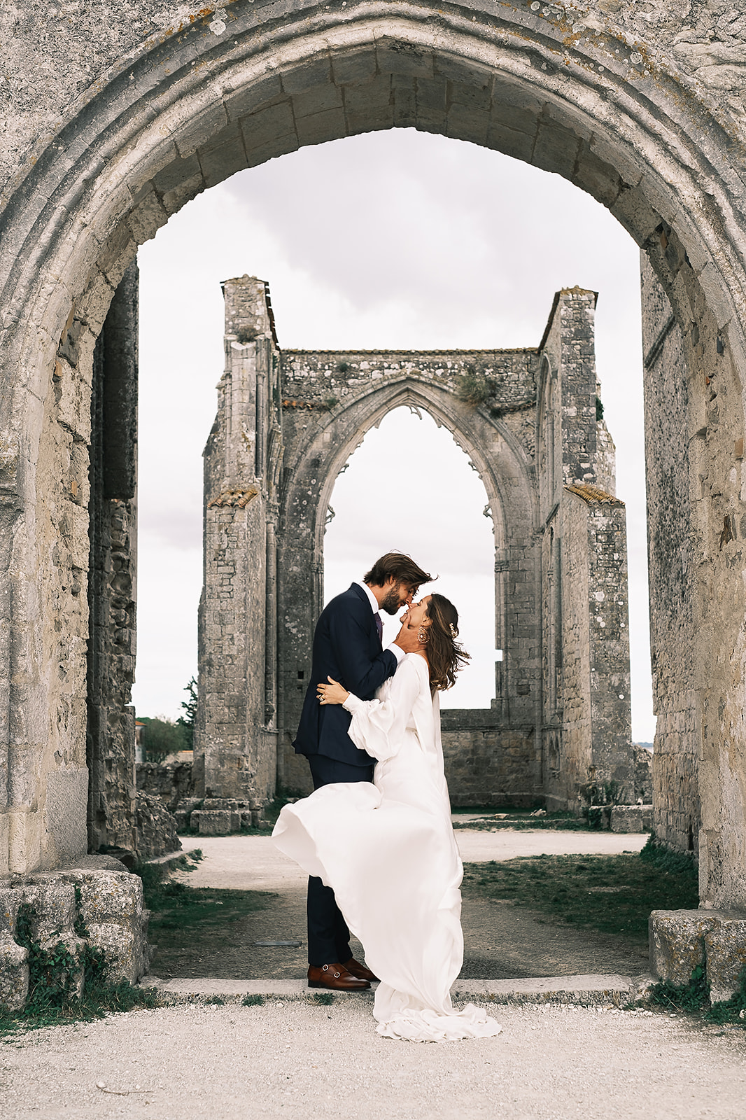 Mariage sur l'île de Ré - Iris + Arnaud - Blog Mariage Madame C Mariage île de Ré chez soi- Crédit : Thomas Bonnin Photographe