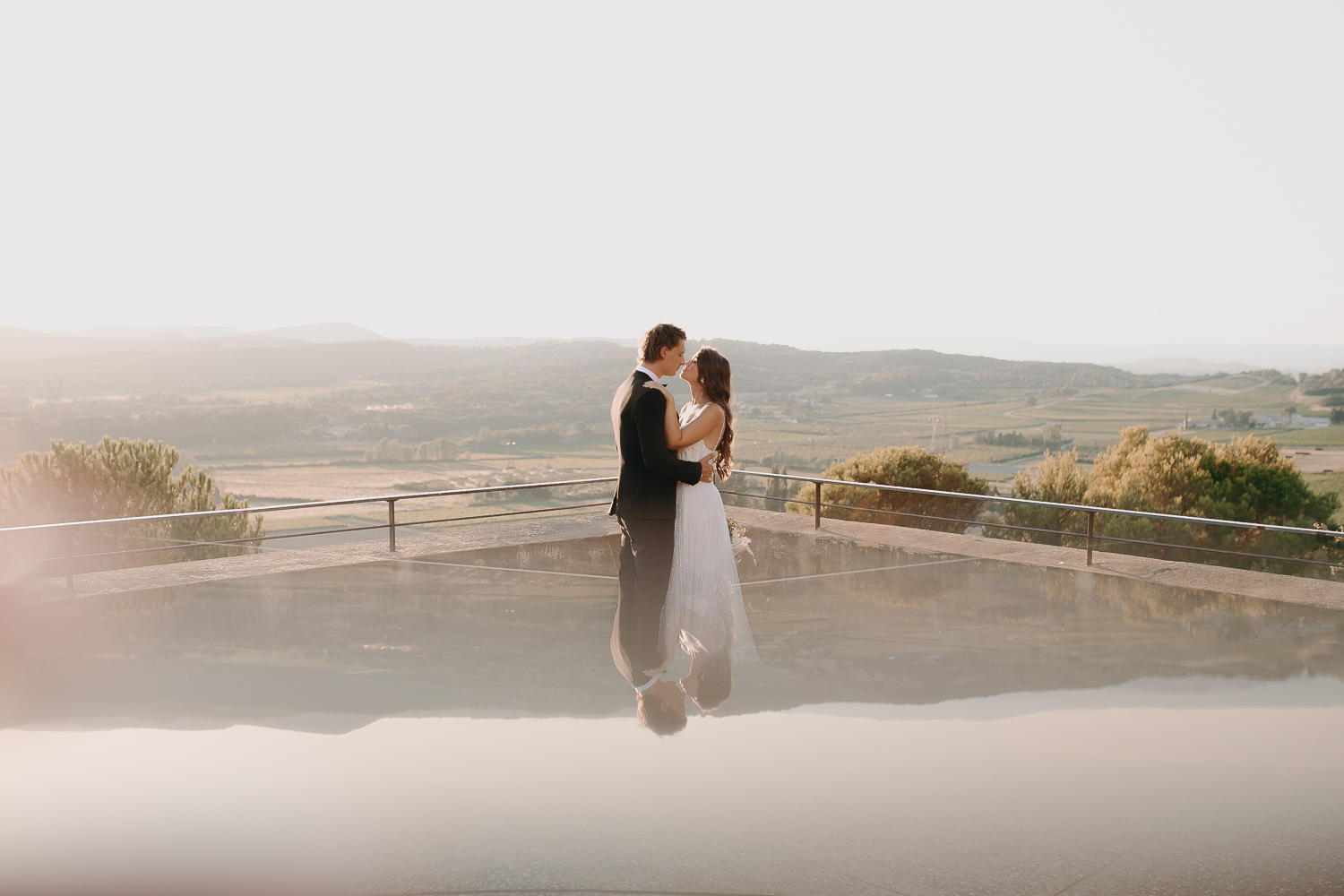 Mini Wedding en Provence "Al Fresco" - Blog Mariage Madame C Mini Wedding in Provence "Al Fresco" • Crédits - Elise Morgan pour To the moon and back