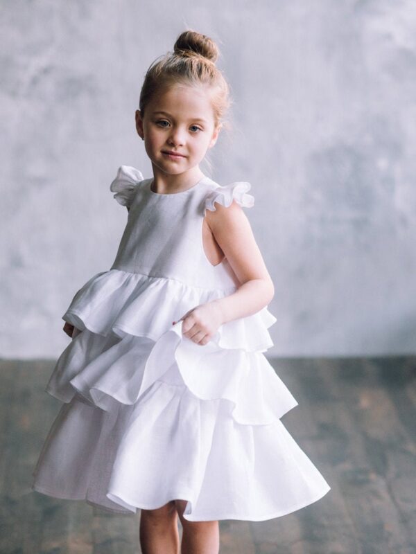 Cortège d'enfants - Blog Mariage Madame C Robe de cortège en lin à volants