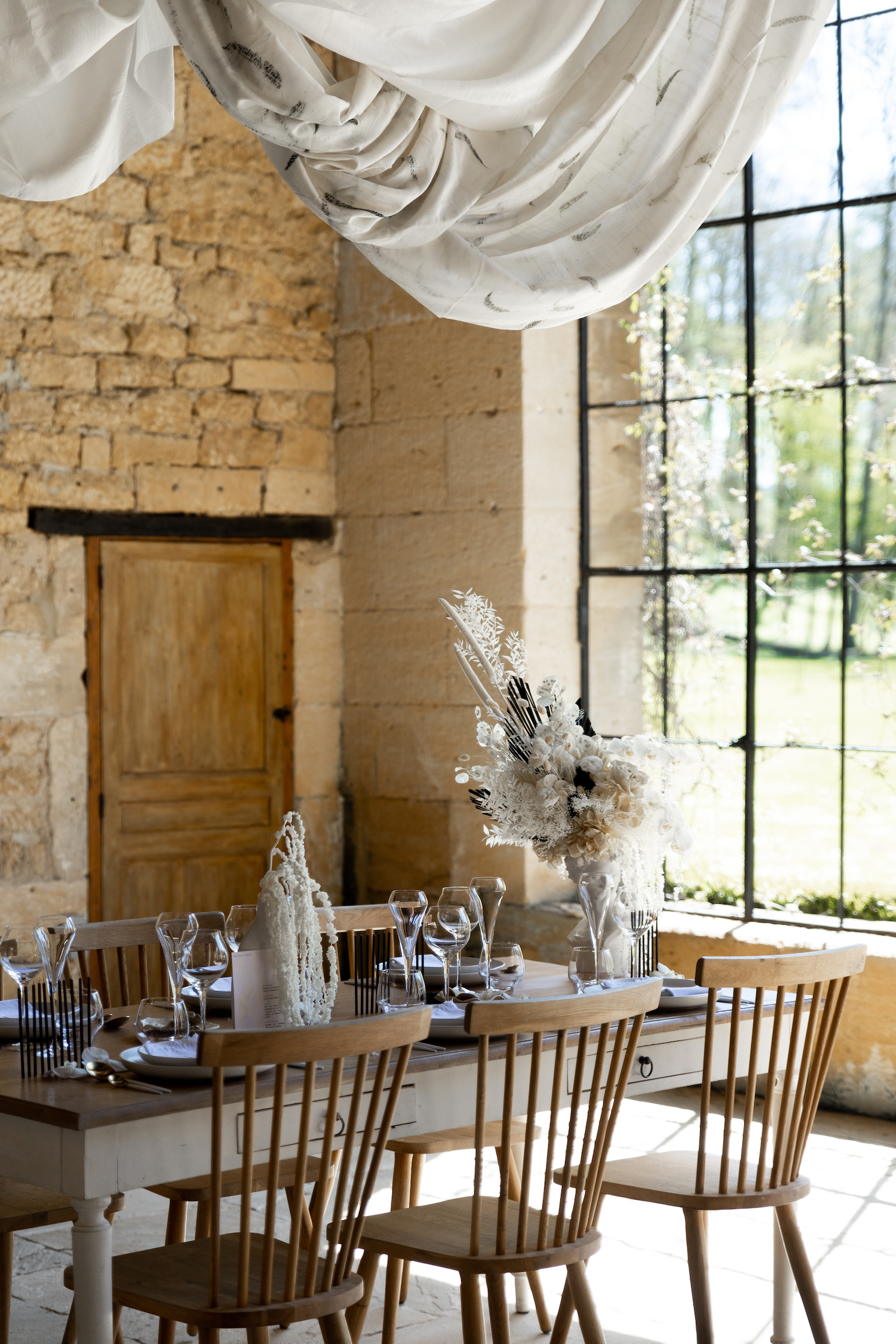 Black and White Romance - Blog Mariage Madame C Mariage Couture en noir et blanc // Crédits - Marion Fort et The Sweet Romance