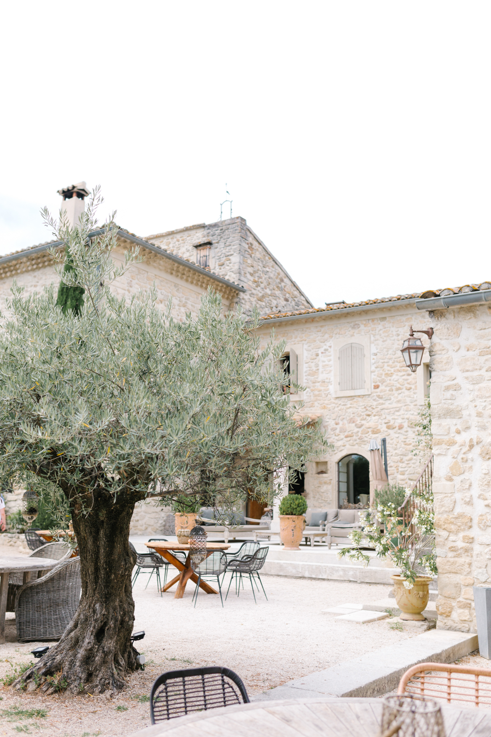 Mariage de Provence aux Domaines de Patras - Jessica + Mickaël - Blog Mariage Madame C