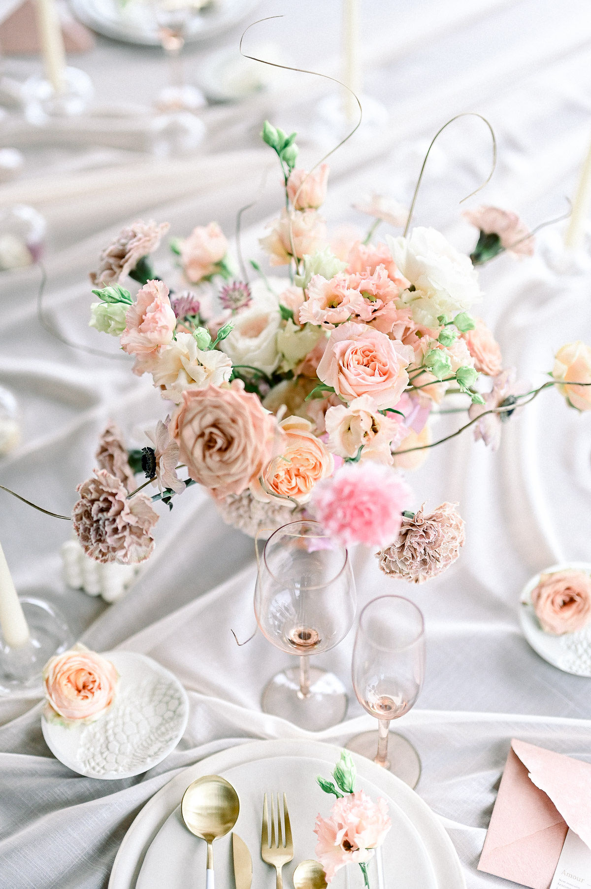 Mariage simple aux inspirations sauvages • © Christophe Serrano