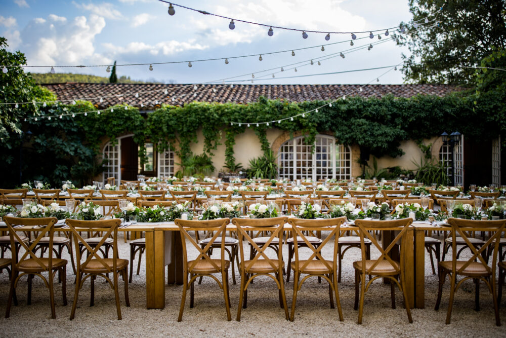 Destination wedding sur la Côte d'Azur au Château de Robernier — Frédérique & Charlie - Blog Mariage Madame C