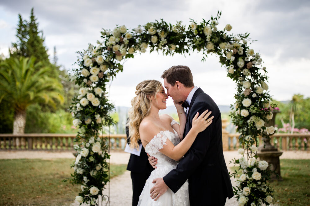 Destination wedding sur la Côte d'Azur au Château de Robernier — Frédérique & Charlie - Blog Mariage Madame C