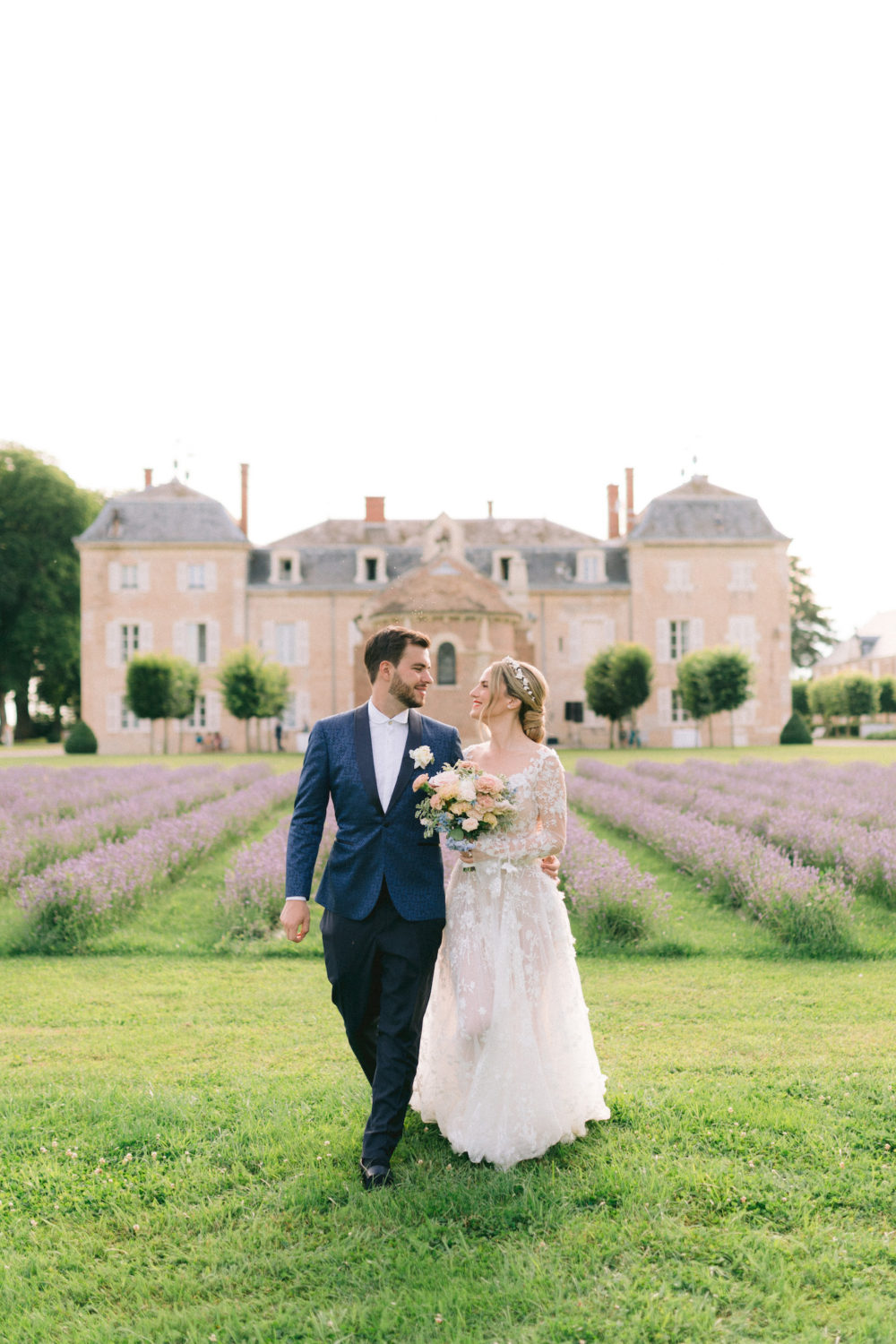 Destination wedding en Bourgogne au Château de Varennes — Maria & Mathieu - Blog Mariage Madame C