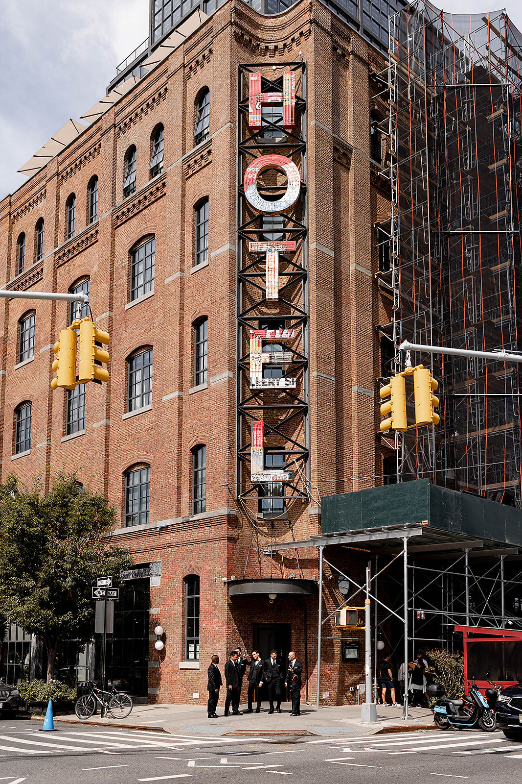 Mariage à Brooklyn au Wythe Hotel - Claire + Anthony - Blog Mariage Madame C Mariage à Brooklyn au Wythe Hotel - Claire + Anthony - Blog Mariage Madame C