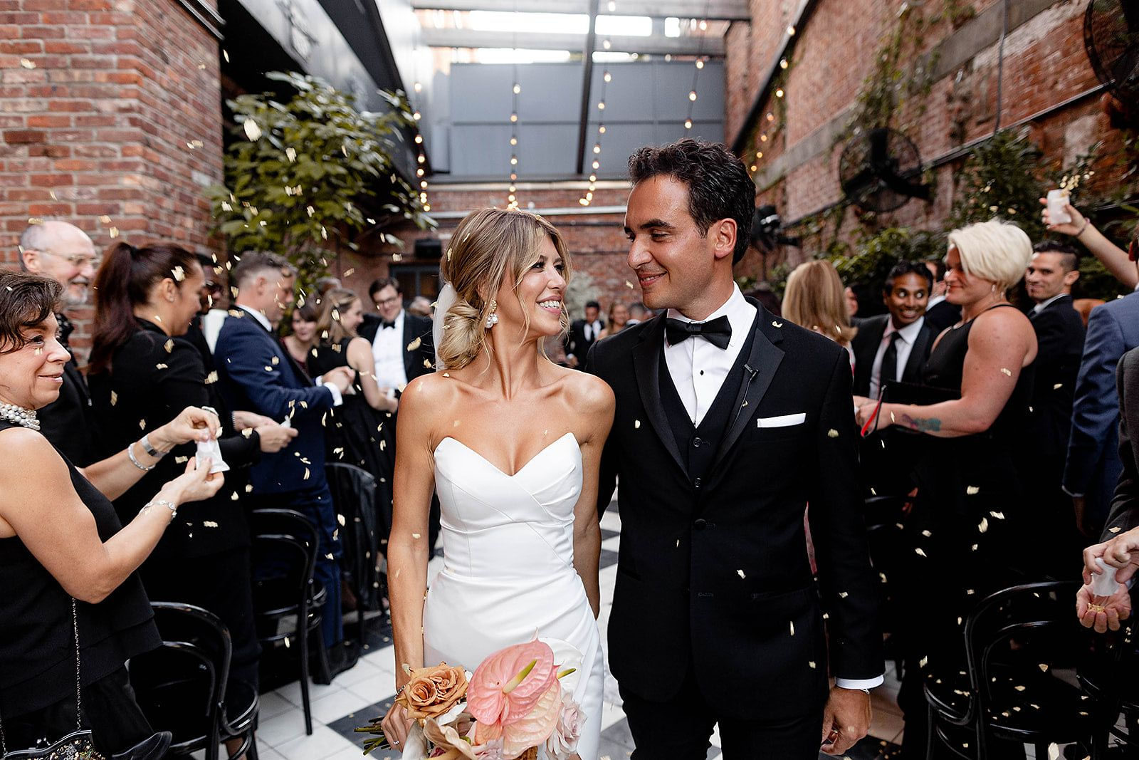 Mariage à Brooklyn au Wythe Hotel - Claire + Anthony - Blog Mariage Madame C Mariage à Brooklyn au Wythe Hotel - Claire + Anthony - Blog Mariage Madame C