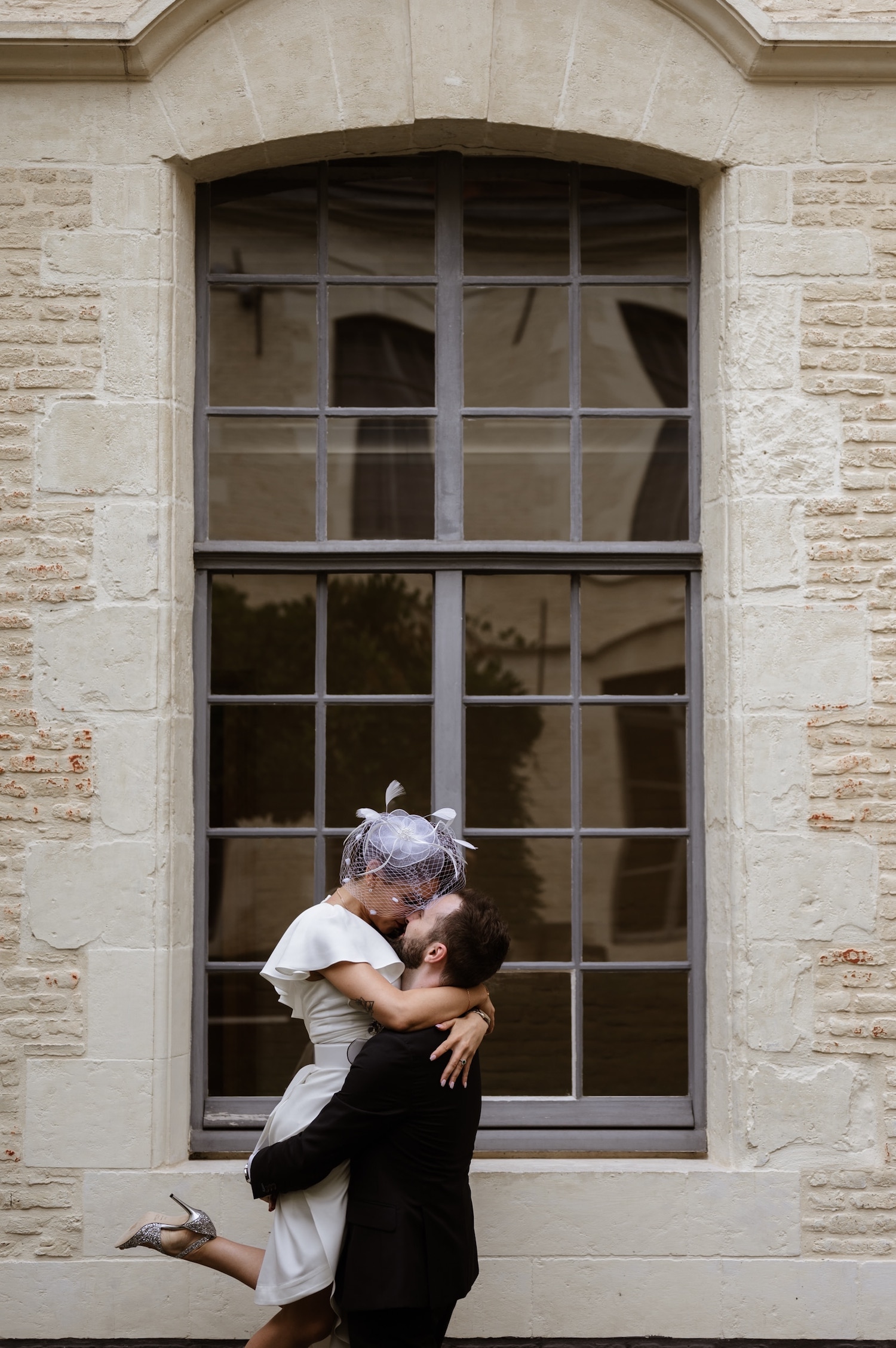 Urban wedding in Lille on a barge - Sawssen + Samuel - Madame C Wedding Blog