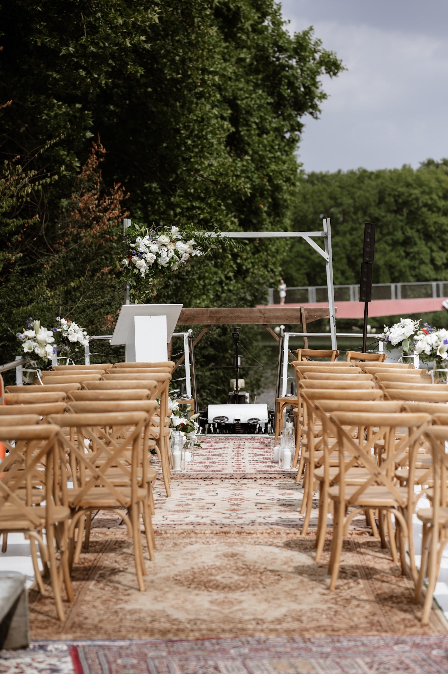 Urban wedding in Lille on a barge - Sawssen + Samuel - Madame C Wedding Blog