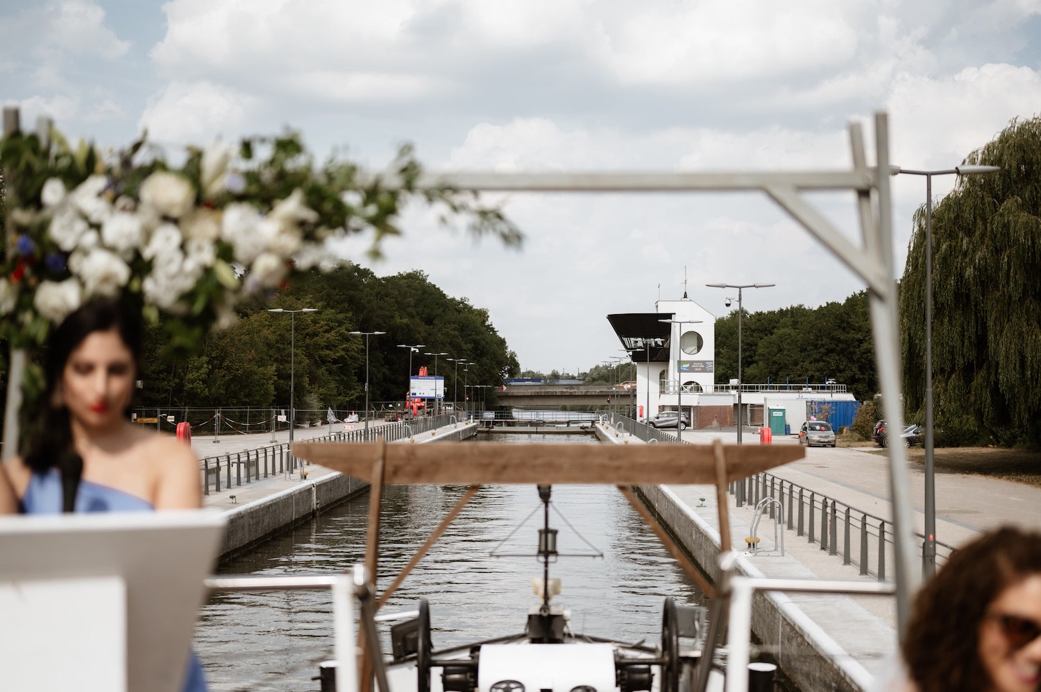 Urban wedding in Lille on a barge - Sawssen + Samuel - Madame C Wedding Blog