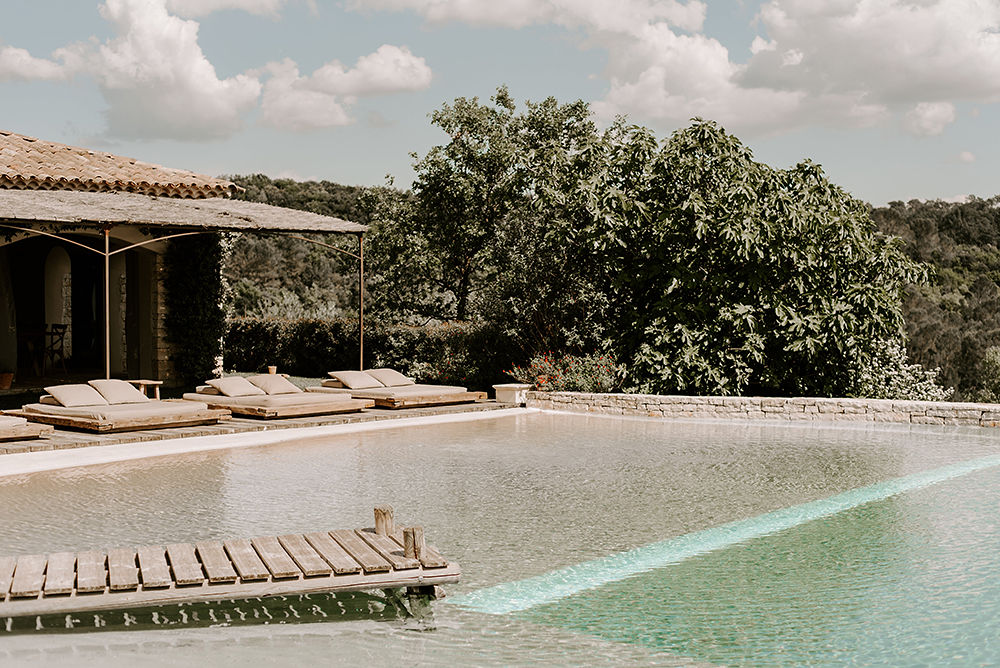 Love is all we need - Blog Mariage Madame C Inspiration mariage moderne au Domaine de brés © The Lovers Wedding