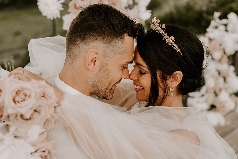 Love is all we need - Blog Mariage Madame C Inspiration mariage moderne au Domaine de brés © The Lovers Wedding