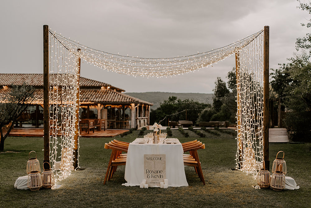 Love is all we need - Blog Mariage Madame C Inspiration mariage moderne au Domaine de brés © The Lovers Wedding