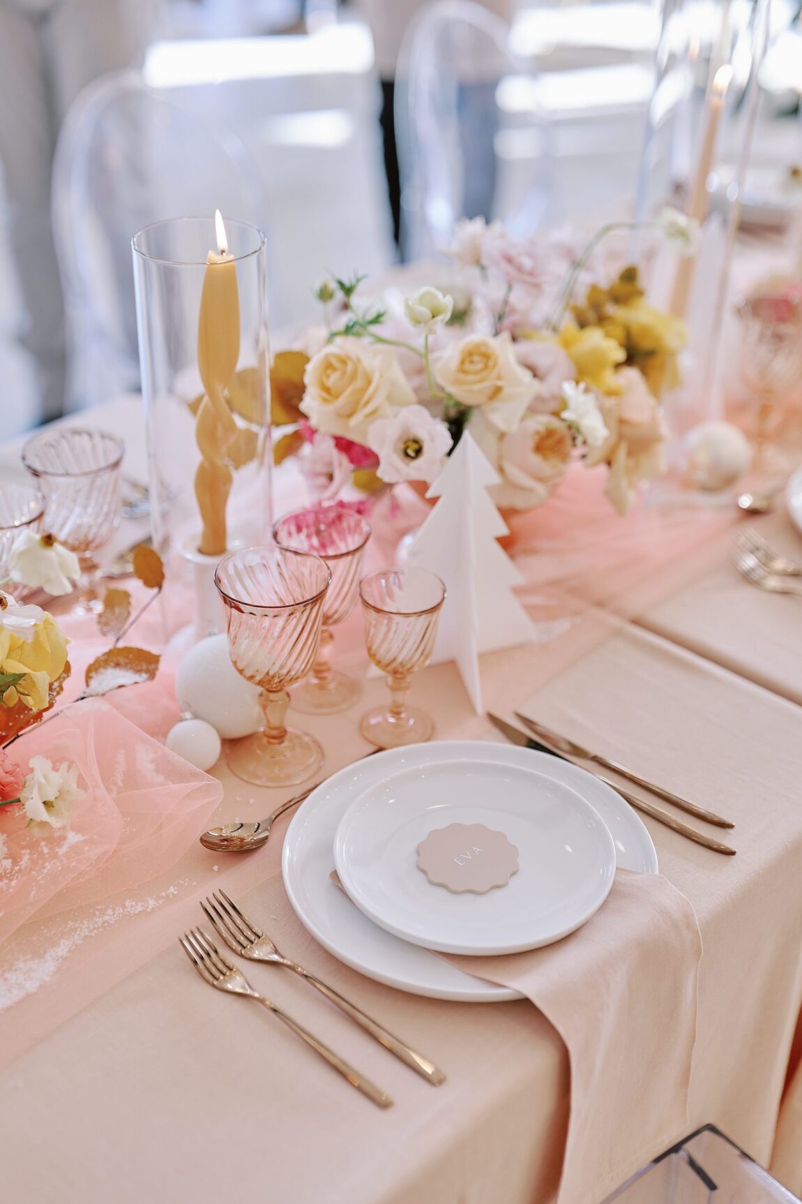 Sparkly Christmas - Blog Mariage Madame C Noël pastel au Domaine de Valbrillant © Thomas Audiffrent et Valery Villard