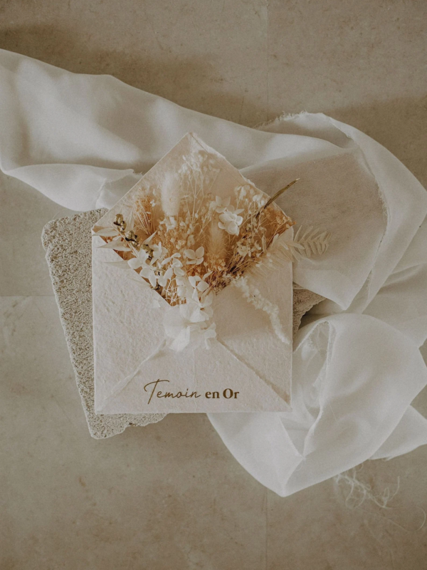 Carte fleurie Témoin en or