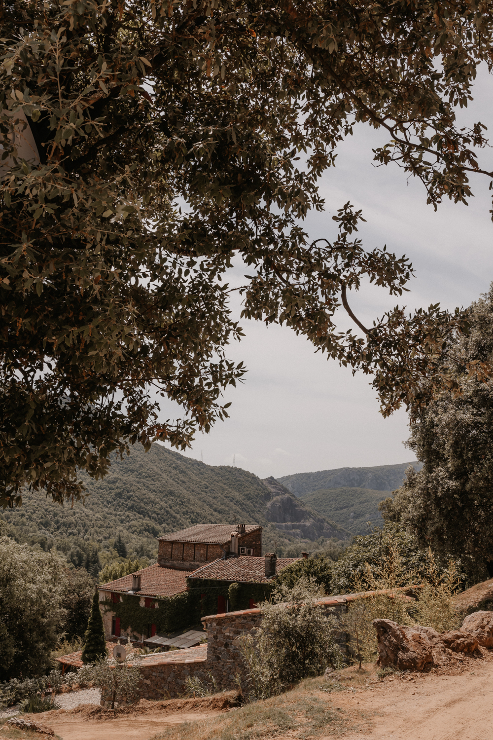 Mariage terracotta au Mas de Remoulis - Jeanne + Arthur - Blog Mariage Madame C