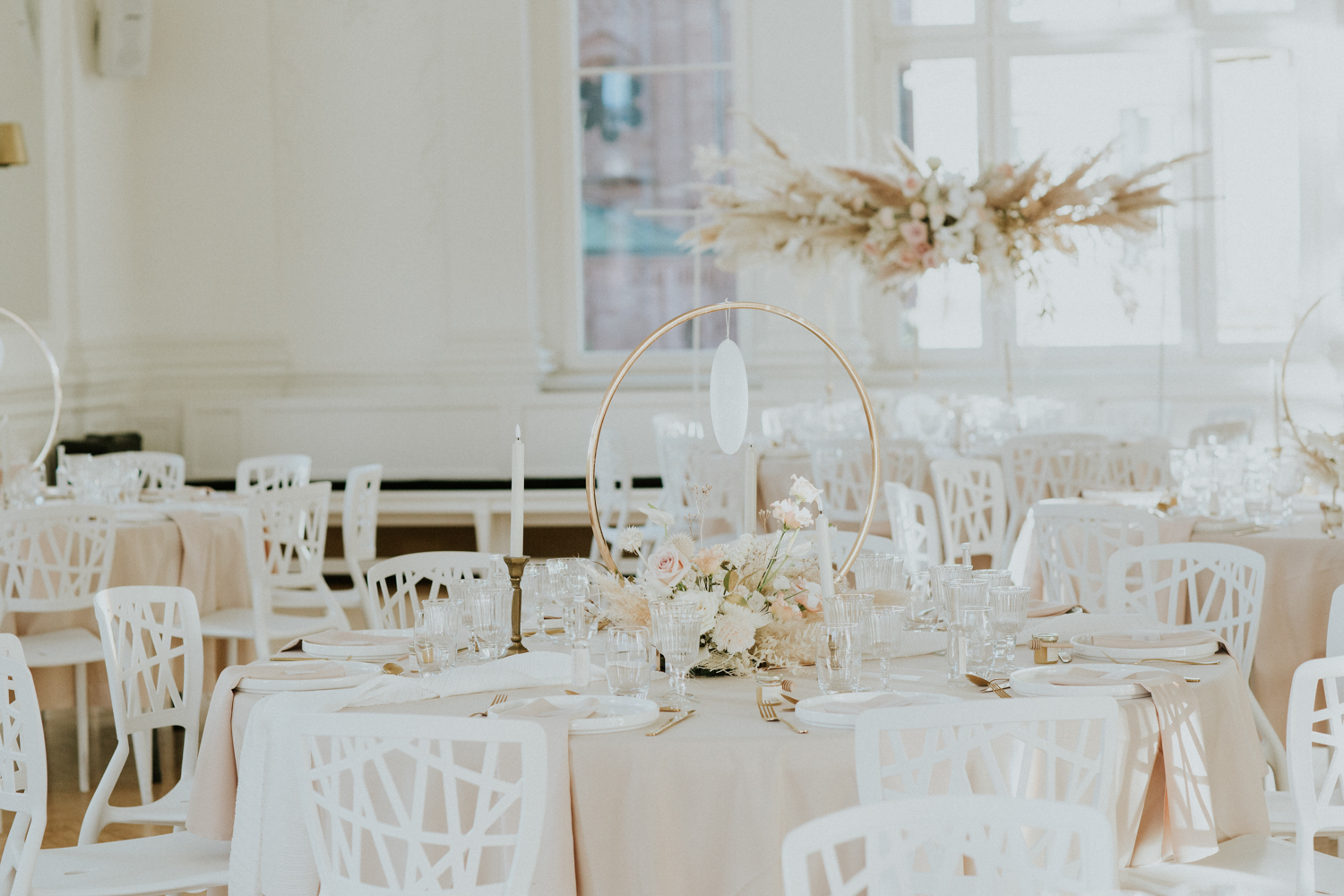 Mariage Moderne en blanc à Strasbourg - Anne + Yannick - Blog Mariage Madame C