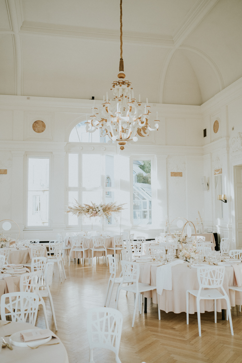 Mariage Moderne en blanc à Strasbourg - Anne + Yannick - Blog Mariage Madame C