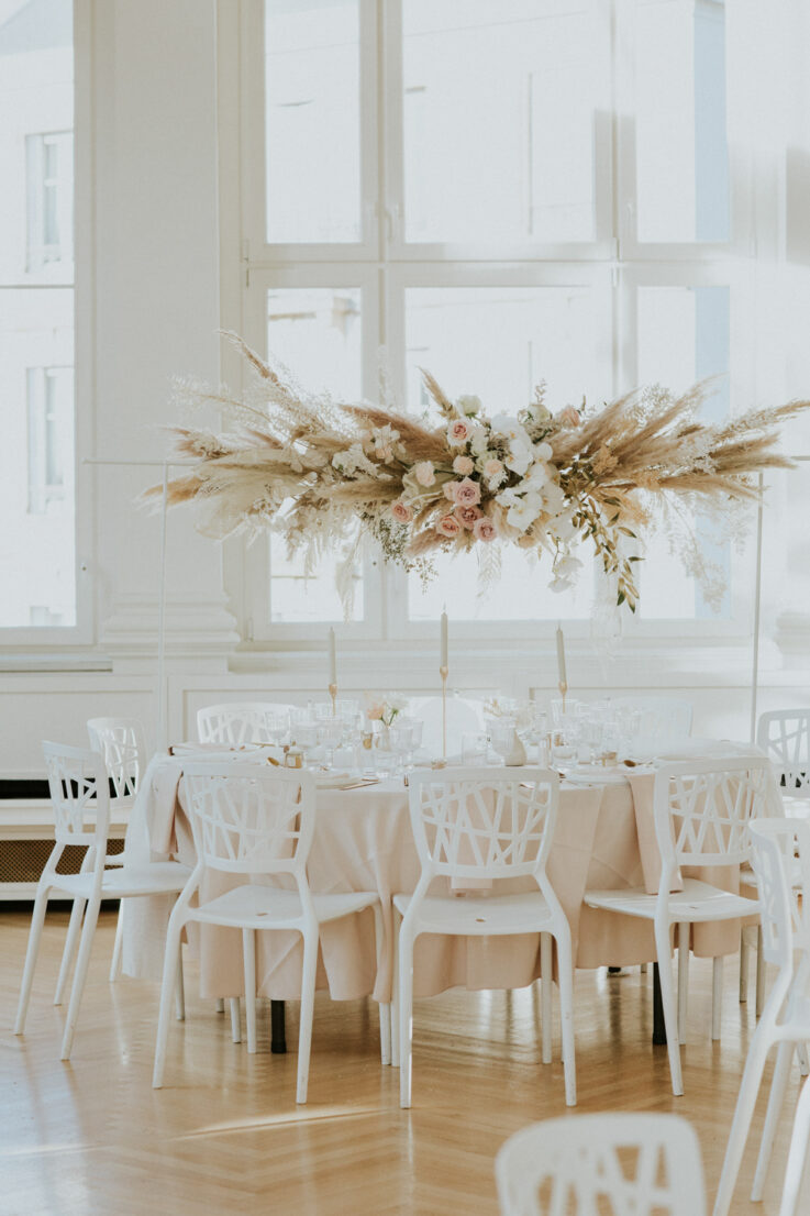 Mariage Moderne en blanc à Strasbourg © Photography by Chloé
