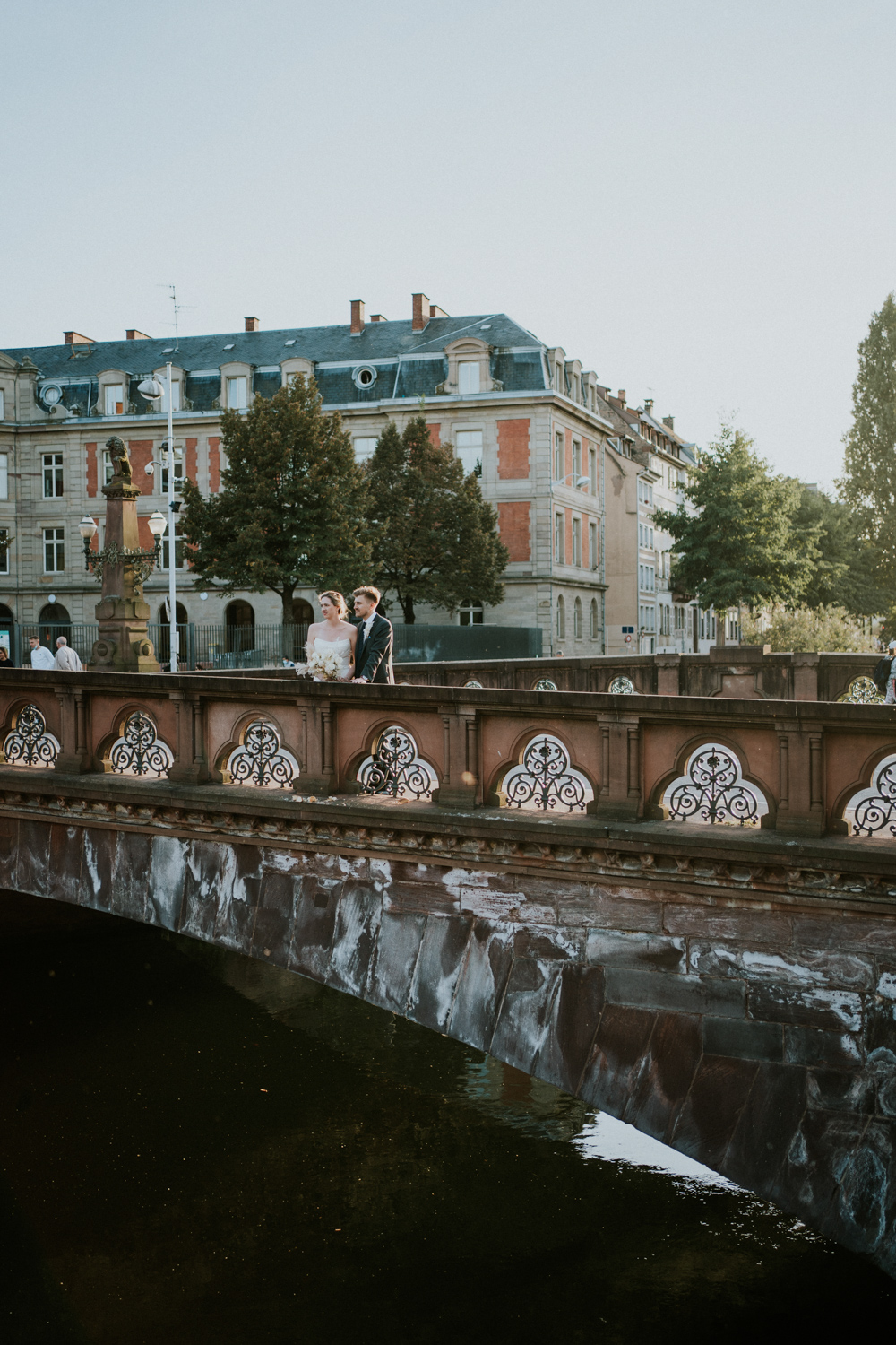 Mariage Moderne en blanc à Strasbourg - Anne + Yannick - Blog Mariage Madame C