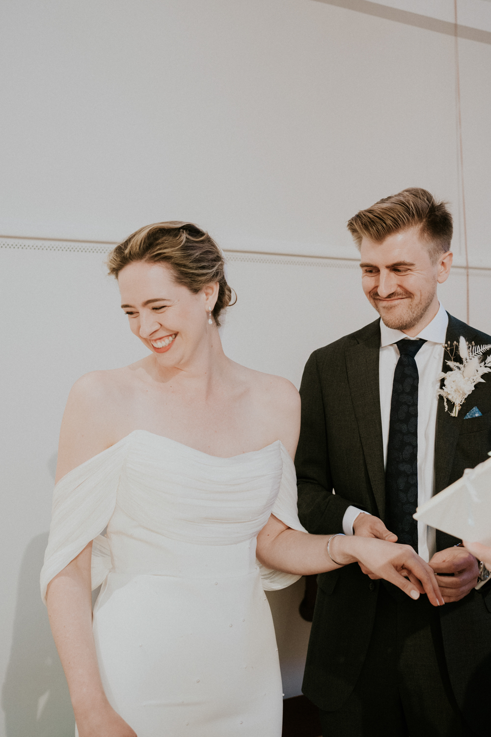 Mariage Moderne en blanc à Strasbourg - Anne + Yannick - Blog Mariage Madame C