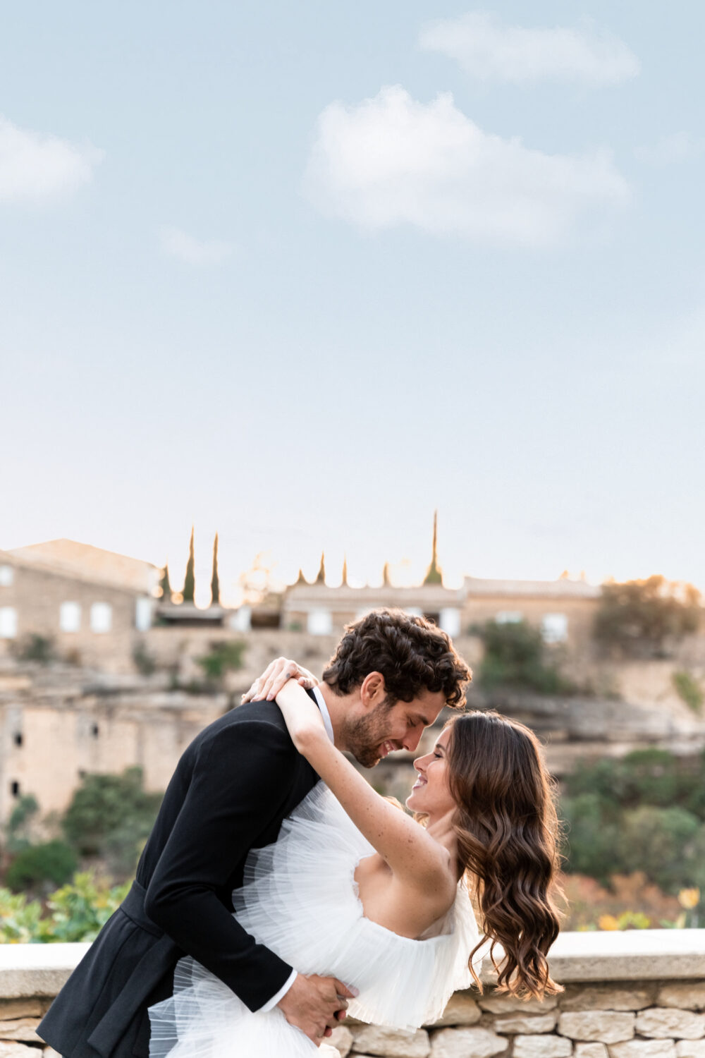 Mariage Couture à Gordes © Marion Co