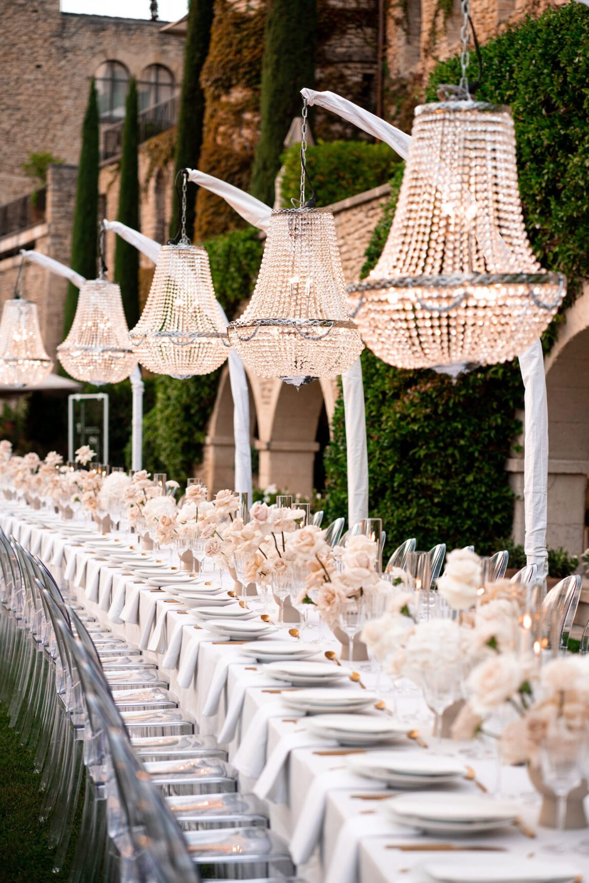 From Gordes with love - Blog Mariage Madame C Mariage Couture à Gordes © Marion Co