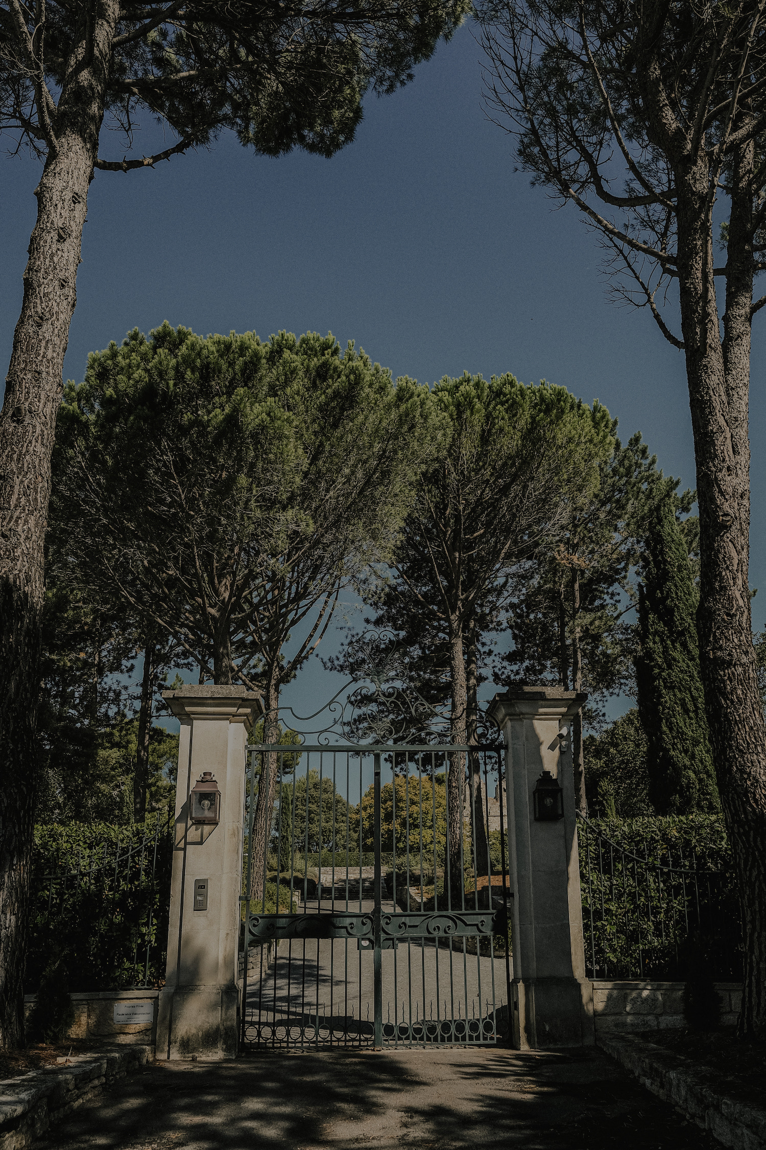 Mariage de Provence au Château de Grimaldi - Daphné + Clément - Blog Mariage Madame C