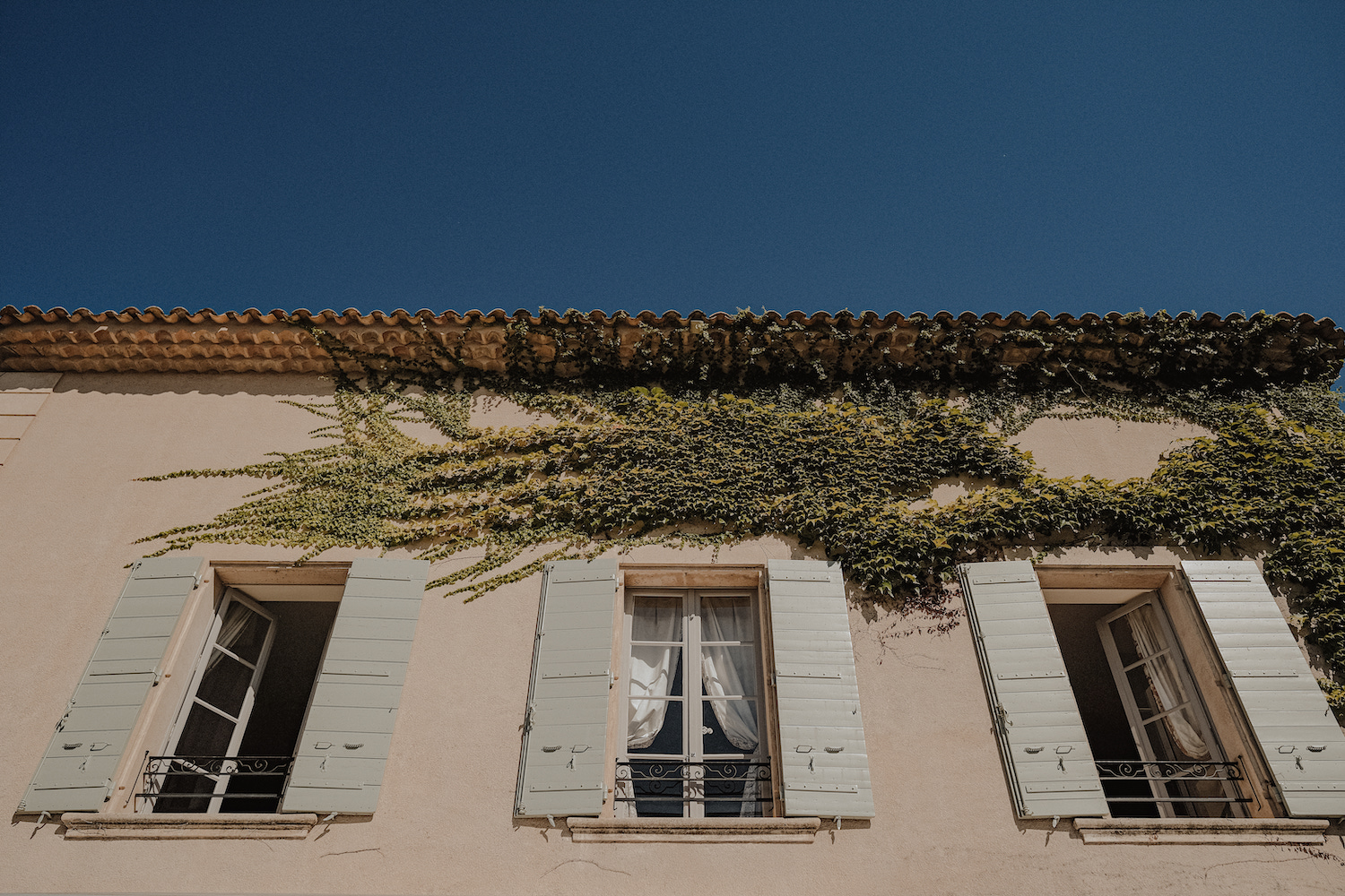 Mariage de Provence au Château de Grimaldi - Daphné + Clément - Blog Mariage Madame C