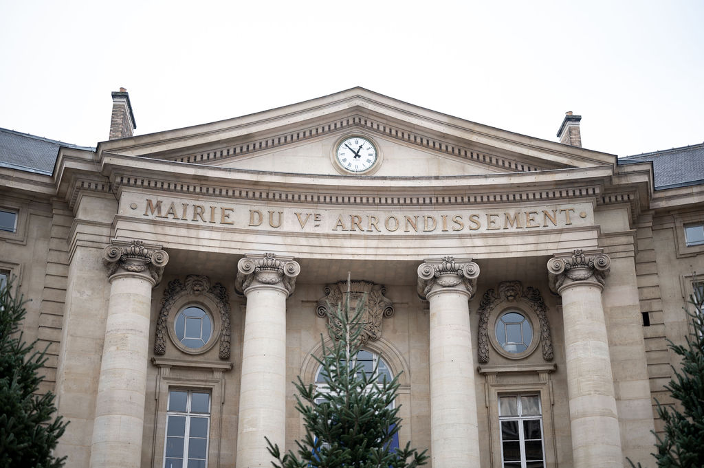 Mariage civil d'hiver à Paris 5 - Clémence + Thomas - Blog Mariage Madame C Mariage civil d'hiver à Paris 5 © Mathilde Caelicia