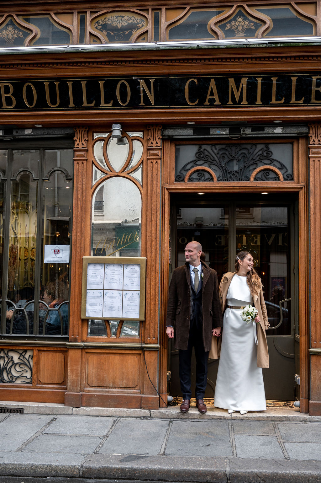 Mariage civil d'hiver à Paris 5 - Clémence + Thomas - Blog Mariage Madame C Mariage civil d'hiver à Paris 5 © Mathilde Caelicia