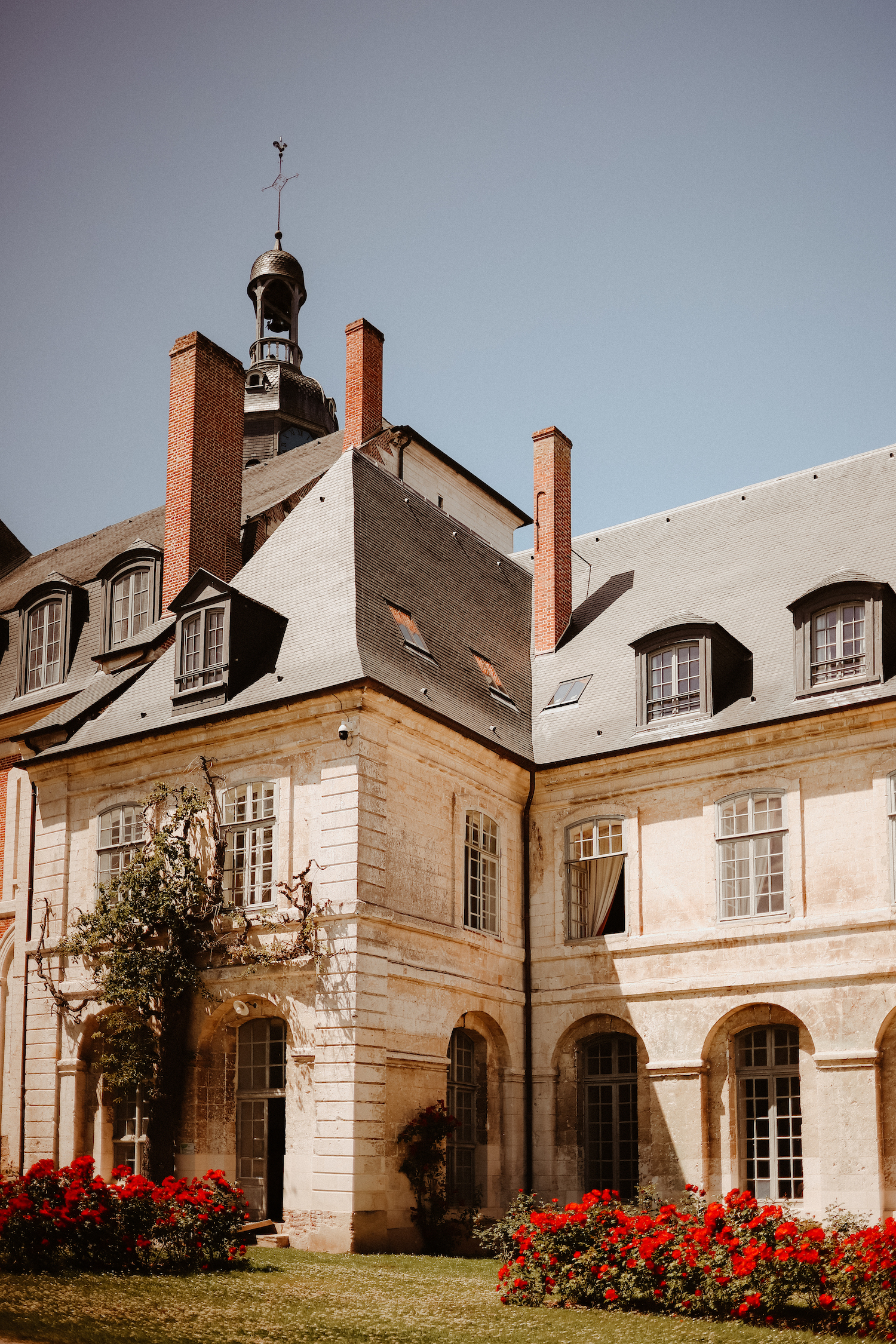 Mariage dans une Abbaye en Picardie - Fabiola + Christopher - Blog Mariage Madame C