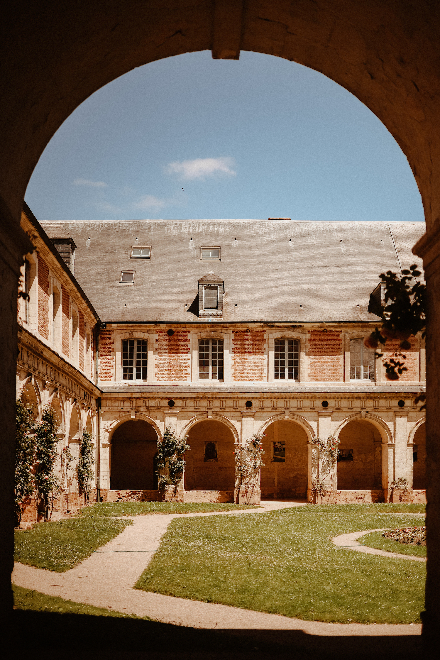Mariage dans une Abbaye en Picardie - Fabiola + Christopher - Blog Mariage Madame C