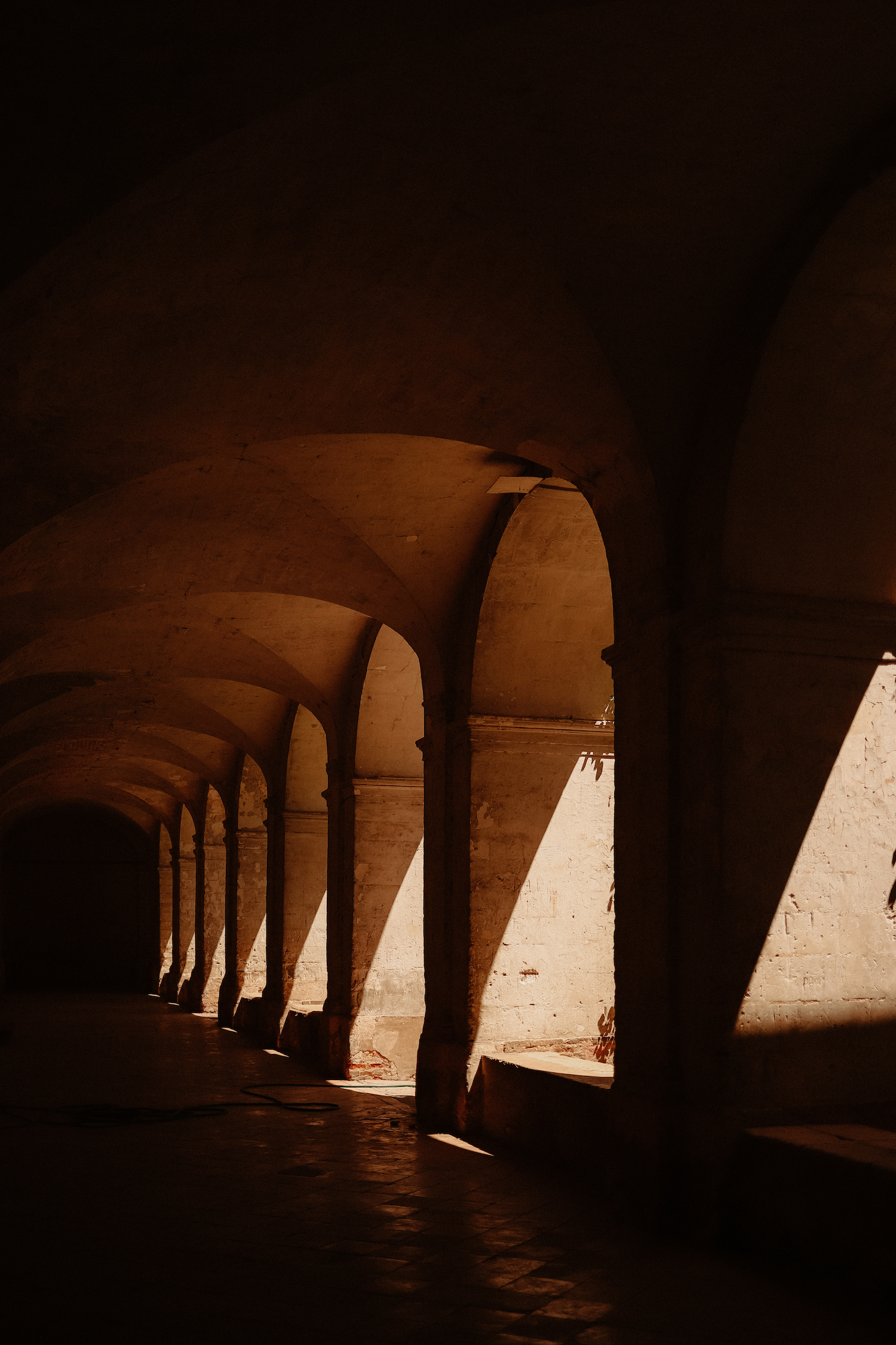 Mariage dans une Abbaye en Picardie - Fabiola + Christopher - Blog Mariage Madame C
