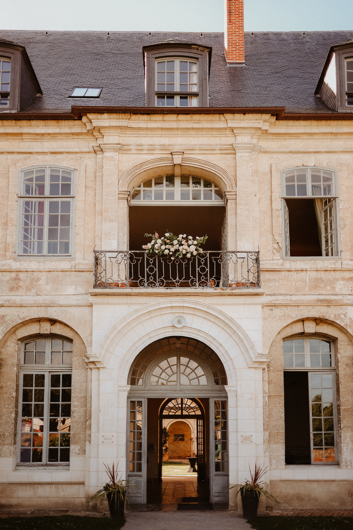 Mariage dans une Abbaye en Picardie - Fabiola + Christopher - Blog Mariage Madame C