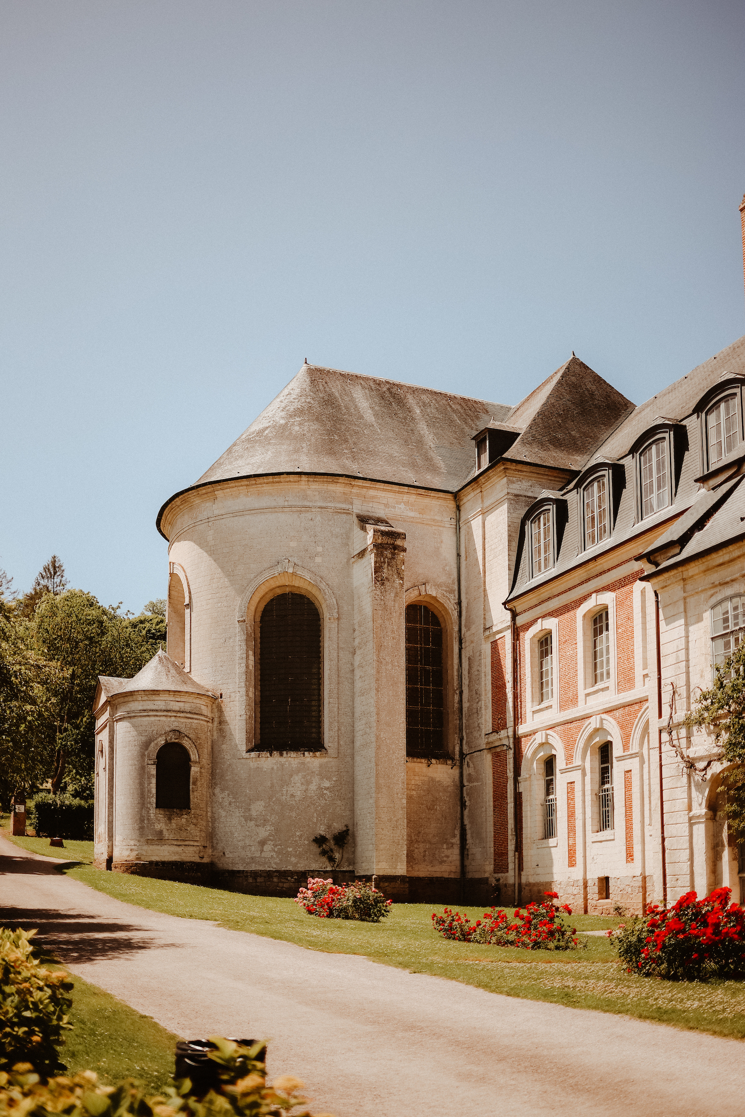 Mariage dans une Abbaye en Picardie - Fabiola + Christopher - Blog Mariage Madame C