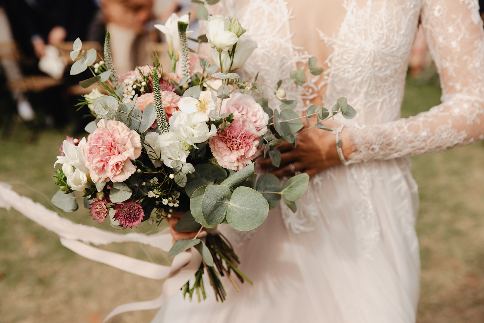 Mariage de Provence au Monastère de Ségries - Michelle + Andrin - Blog Mariage Madame C