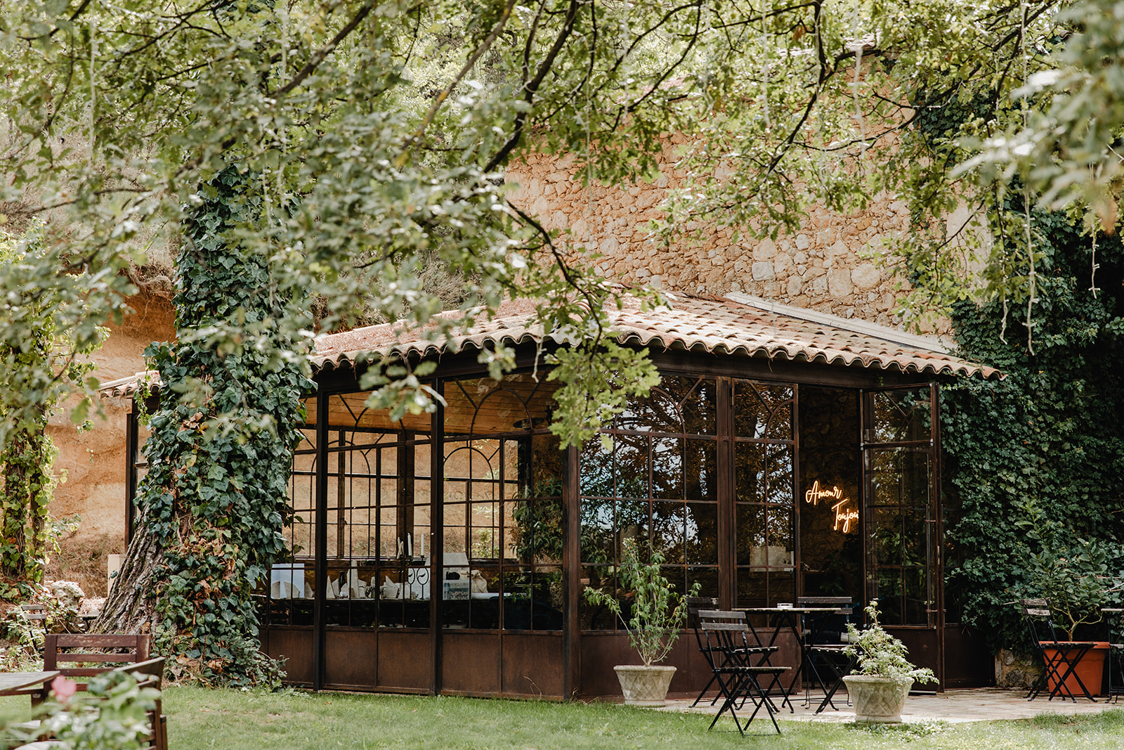 Mariage de Provence au Monastère de Ségries - Michelle + Andrin - Blog Mariage Madame C